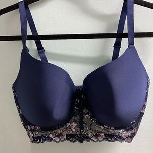 Delta Burke navy blue lace bra